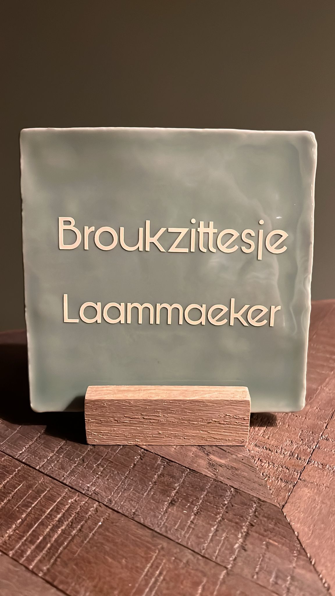 Tegeltje: Broukzittesje Laammaeker