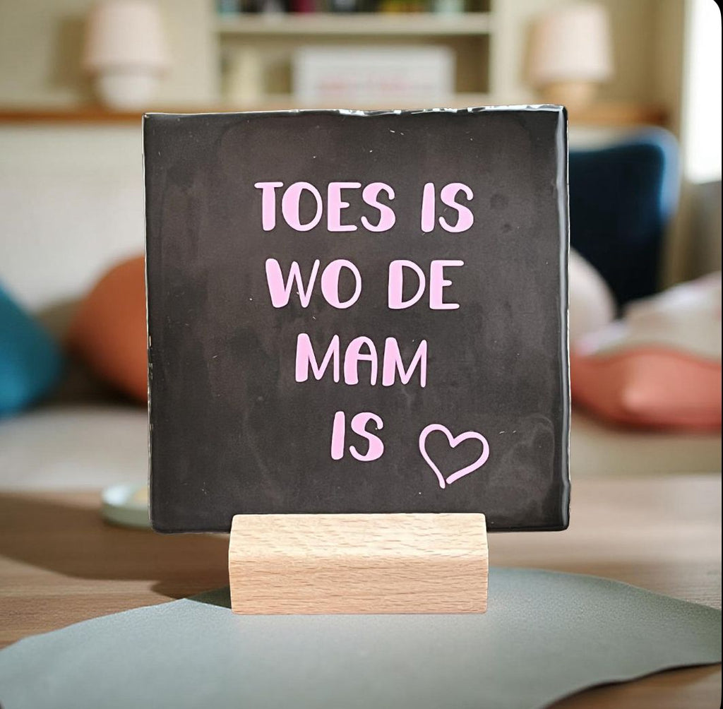 Tegeltje: Toes is wo de mam is  10x10cm