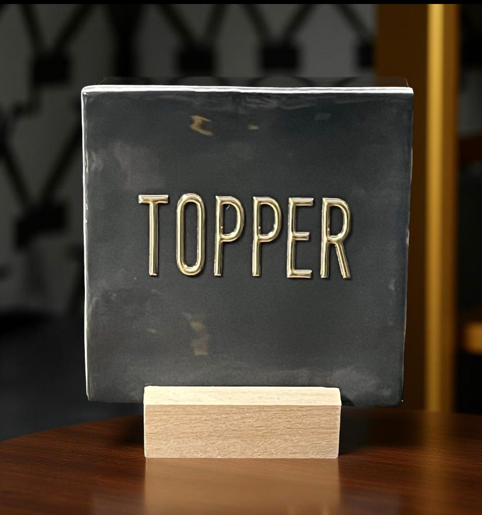 Tegeltje: Topper 10x10cm zwart/goud