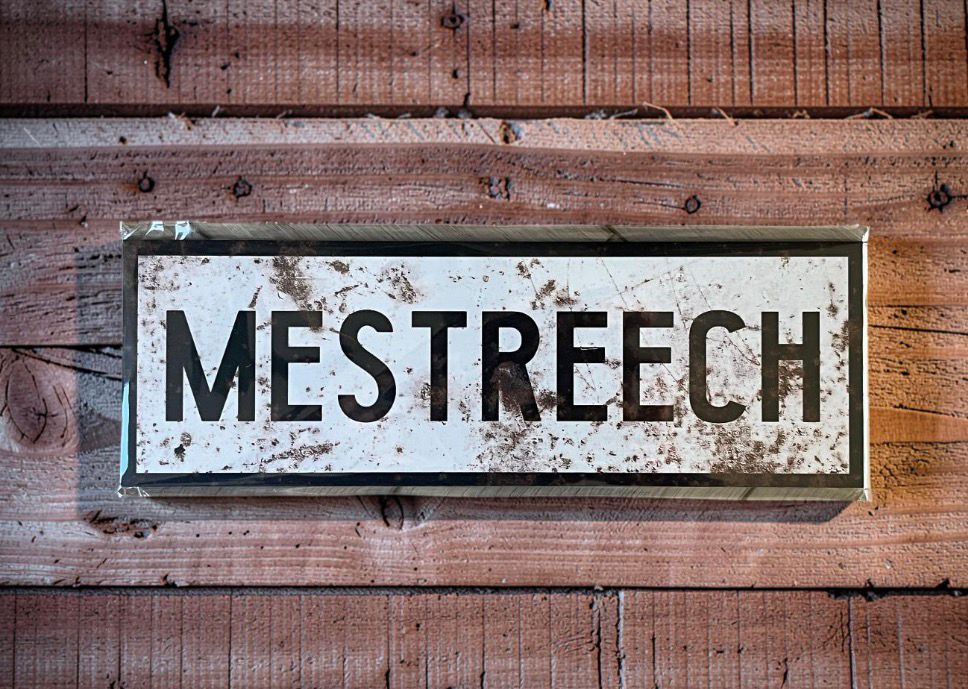 Vintage plaatsnaambord Mestreech- 30cm - wit/zwart